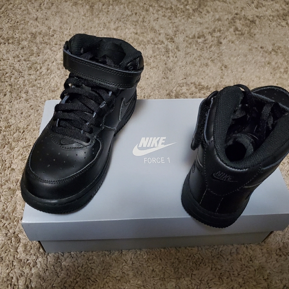 Nike Force 1 MID